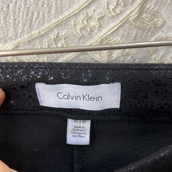 Calvin Klein - Picture 3 of 5